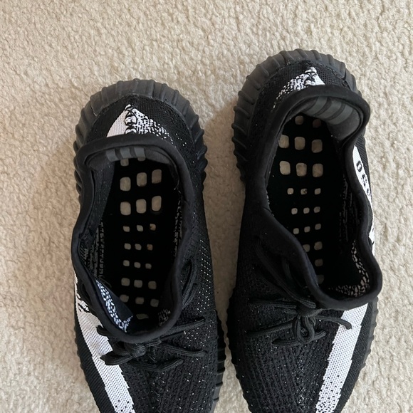 Men Yeezy black sneakers - Picture 2 of 8